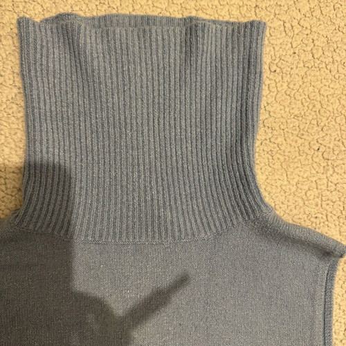 Baby blue wool turtleneck like new