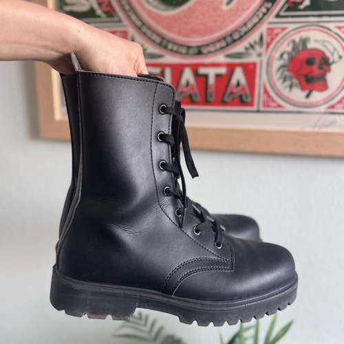 Duetto leather unisex boots size 38 like new, black