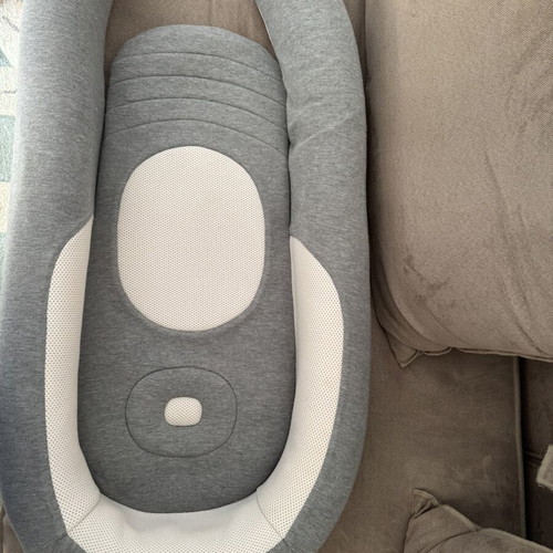 Inglesina Welcome Pod baby nest like new with zipper and packaging