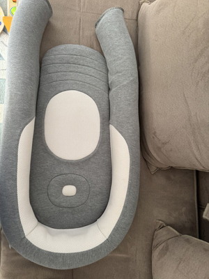 Inglesina Welcome Pod baby nest like new with zipper and packaging