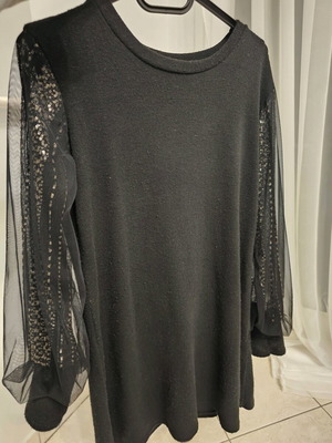 Women's black dress used, mini with sequins on sleeves XS/S