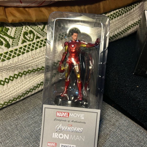 Iron Man figure Marvel new from Avengers movie with authenticity card and 14-page book