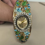 Women's Floral Bracelet Watch with Quartz Movement and Strass