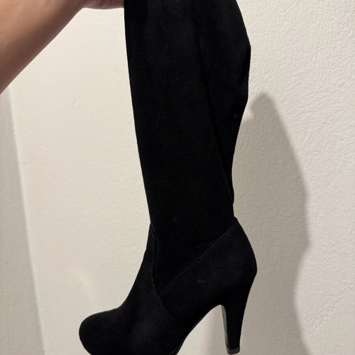 Suede high-heeled boots like new, black