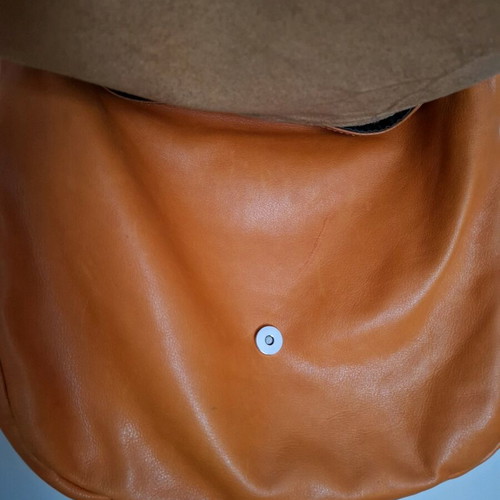 Leather shoulder bag used, orange color with multiple pockets