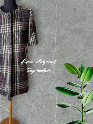 Lovin' Cloz coat size Medium like new, plaid