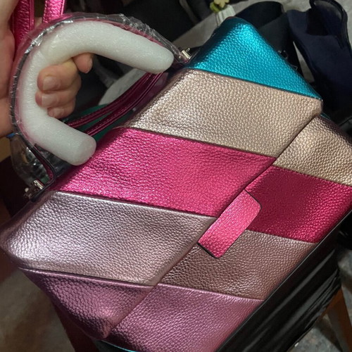 Метализирана чанта нова с етикети цветна crossbody