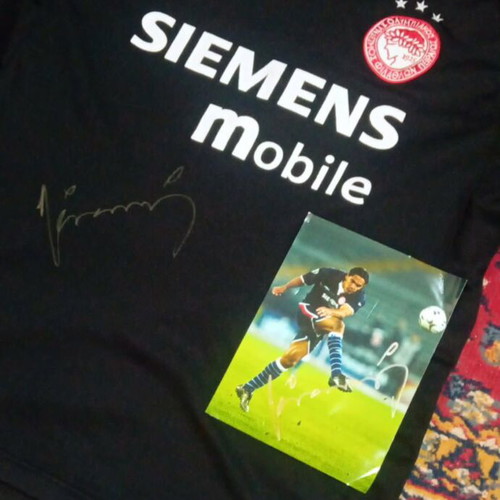 Giovanni Silva de Oliveira The Legend signed collectible jersey like new