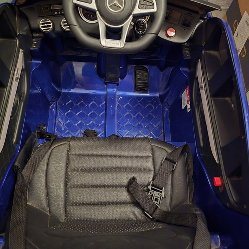 Children's Electric Car like new with remote and charger
