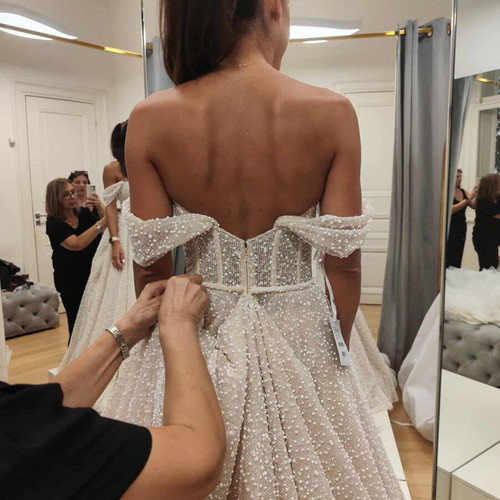 Primalicia wedding dress like new with detachable sleeves and train