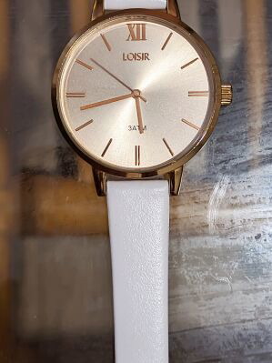 Loisir Chicago women's watch 36mm battery, like new, white and gold