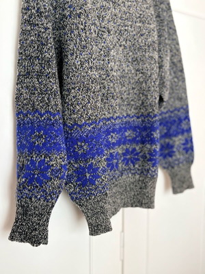 Wool knitted pullover like new, gray with blue