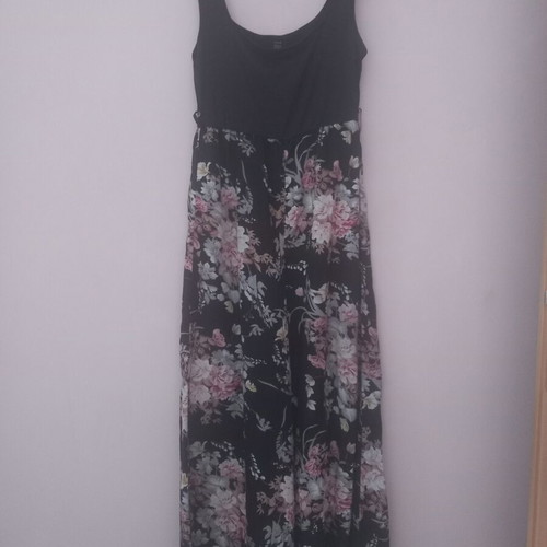 Shein women's jumpsuit like new, black top with floral bottom, size M