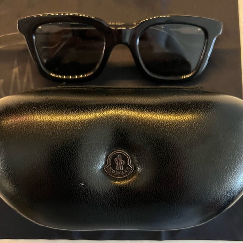 Moncler unisex sunglasses like new, black
