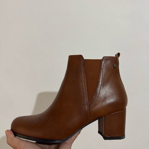 Brown ankle boots size 39 like new with low heel
