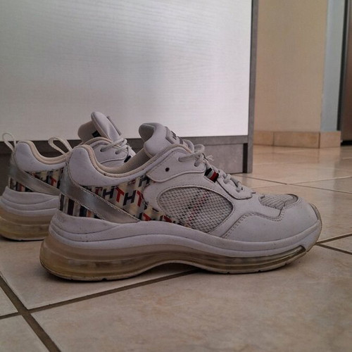 Tommy Hilfiger athletic sneakers used, white leather, size 37