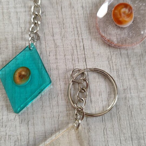 Handmade keychain with natural sea eye shell in resin, colorful, new