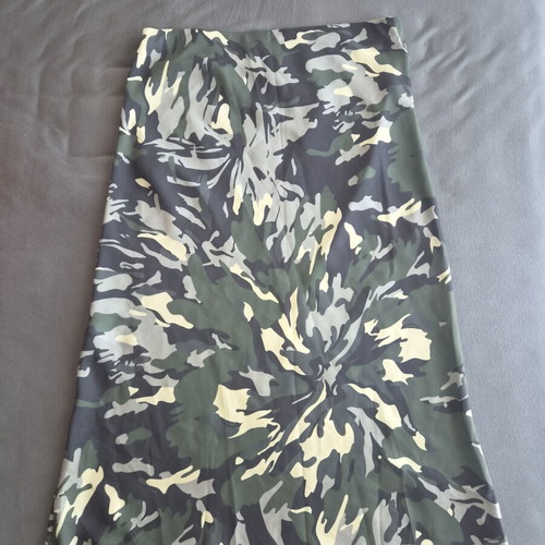 Twins skirt size M with elastic waist like new, multicolor