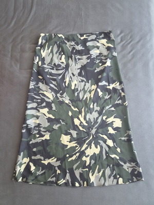 Twins skirt size M with elastic waist like new, multicolor