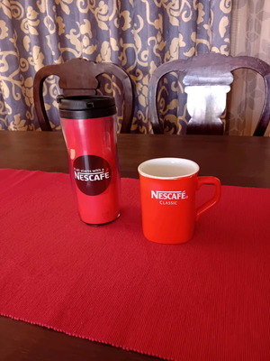 Nescafe glass shaker and collectible mug set like new