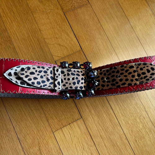 Vintage belt red with leopard synthetic like new, size 85