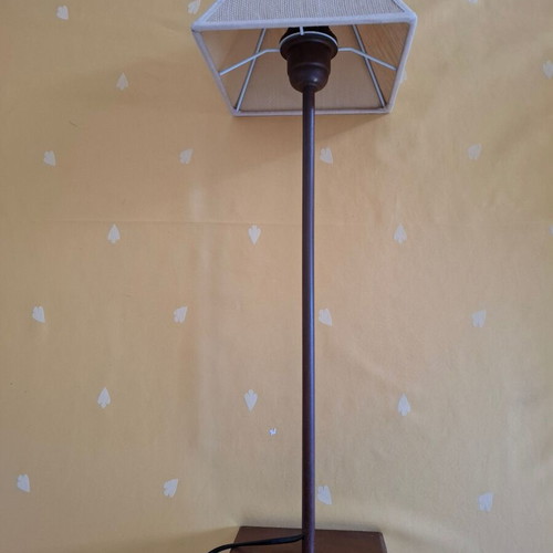 Table lamp like new with wicker shade and copper frame