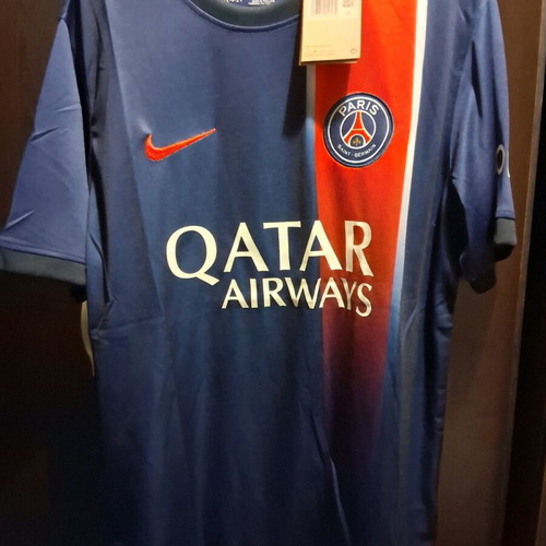 Paris Messi home jersey like new, size Large