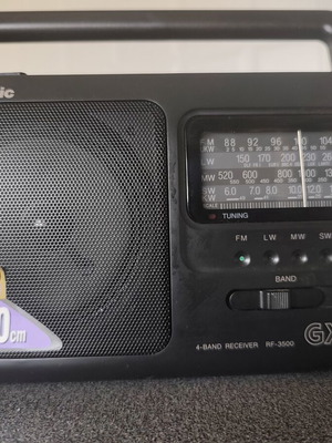 Panasonic RF3500E9K portable radio like new with power cable and batteries