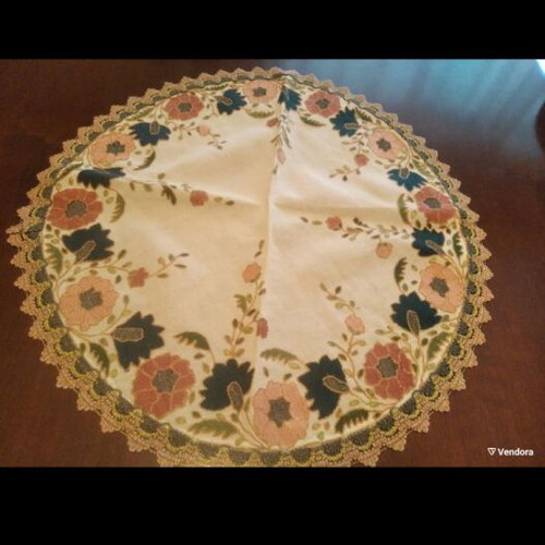 Vintage hand embroidery set of three pieces like new