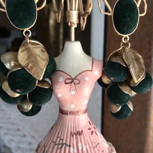 Velvet clip-on earrings like new, dark green