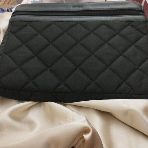 Knomo tablet sleeve bag used, leather and quilted fabric