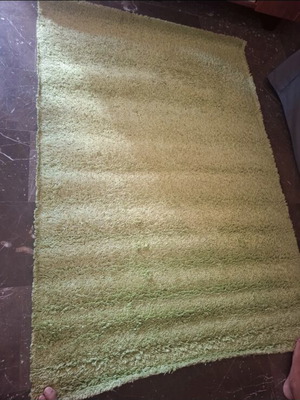 IKEA green shaggy rug used, 1.35 m × 2 m