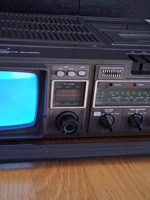 Broksonic CIRT-1818 TV radio cassette recorder used, collectible, Japan 1981