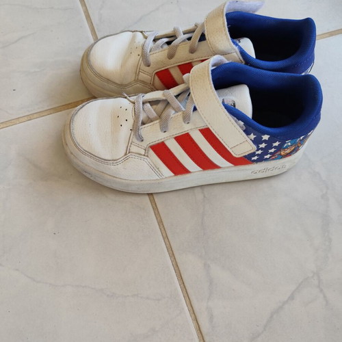 Adidas Marvel Captain America Kids Sneakers Size 32 Like New