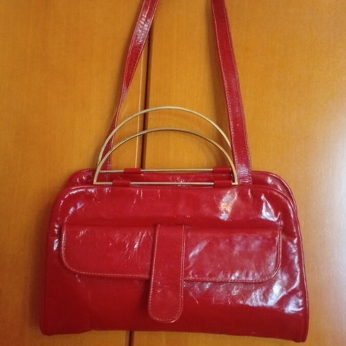 Vintage shoulder bag 1960s-70s used, red patent leather, Mod style