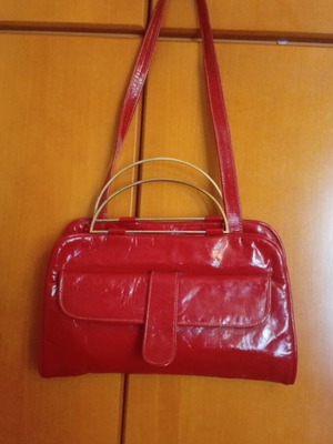 Vintage shoulder bag 1960s-70s used, red patent leather, Mod style