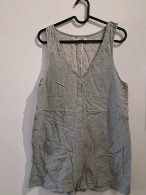 Jumpsuit short in excellent condition size M