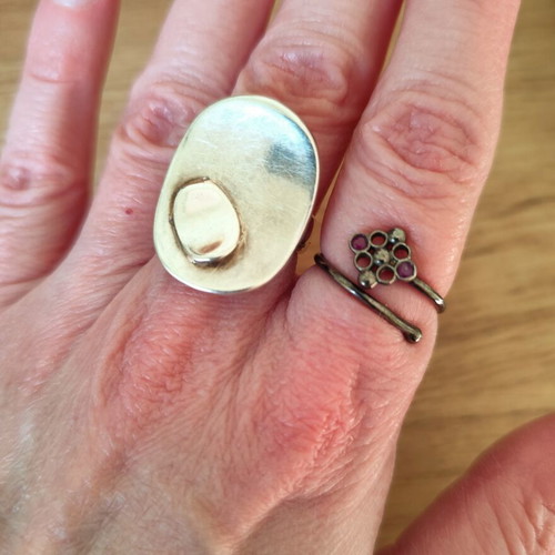 Silver 925 ring with garnet stone new, adjustable
