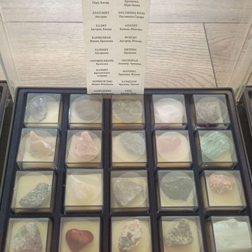 Mineral collection like new, 65 pieces