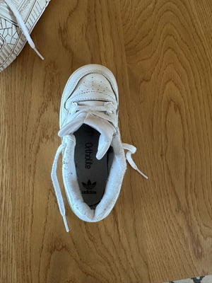 Παπούτσια Adidas παιδικά μέγεθος 27 μεταχειρισμένα
