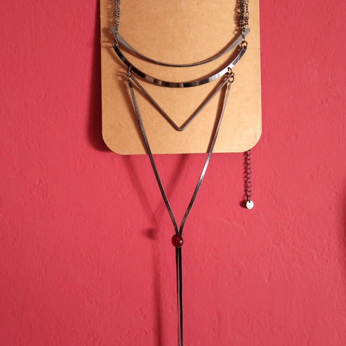 Pull&Bear long necklace new with red stone and adjustable clasp