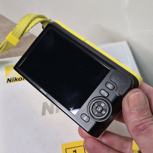 Nikon 1 S2 Mirrorless in rare yellow color like new, full kit