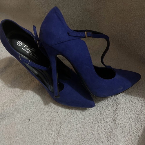Voi Noi purple heels like new
