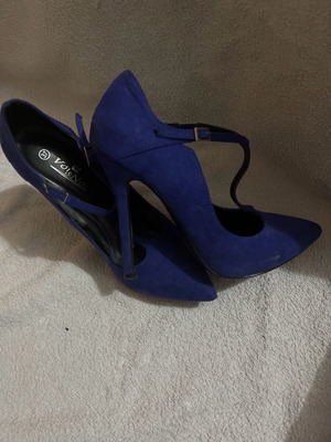 Voi Noi purple heels like new