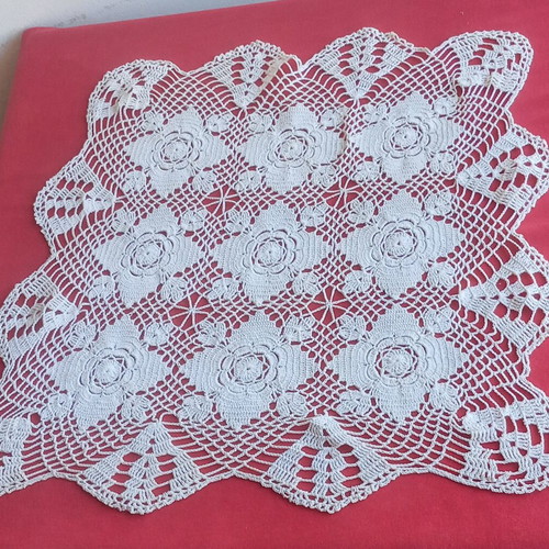 Two identical vintage handmade crochet doilies like new, 45×45 cm