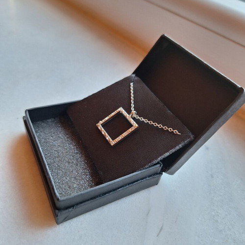 Oriflame silver necklace like new with box