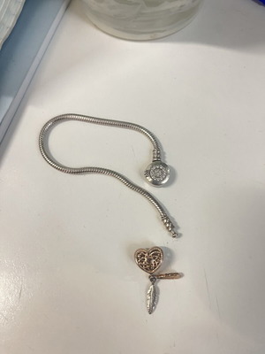 Pandora βραχιόλι 17εκ σαν καινούργιο με charm, χρειάζεται επισκευή κούμπωματος