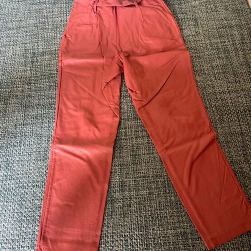 Leather pink pants like new with belt