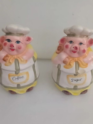 Vintage ceramic set, one with damage, height 18cm, width 10cm