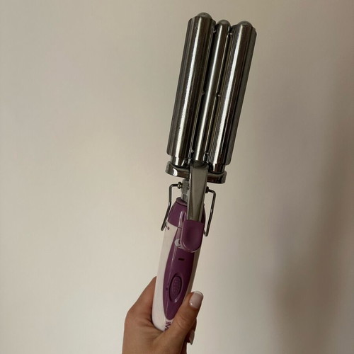 Triple hair curler used for wavy hair